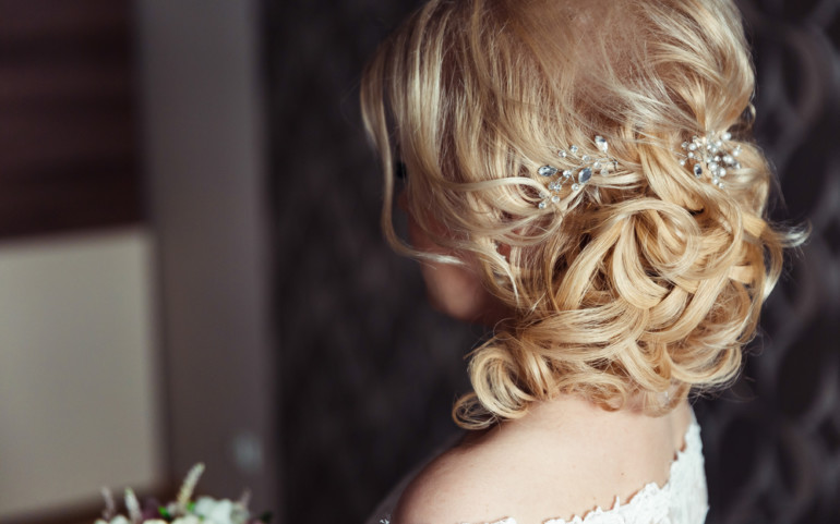 Coiffure De Cérémonie Le Cheveu Qui Vole